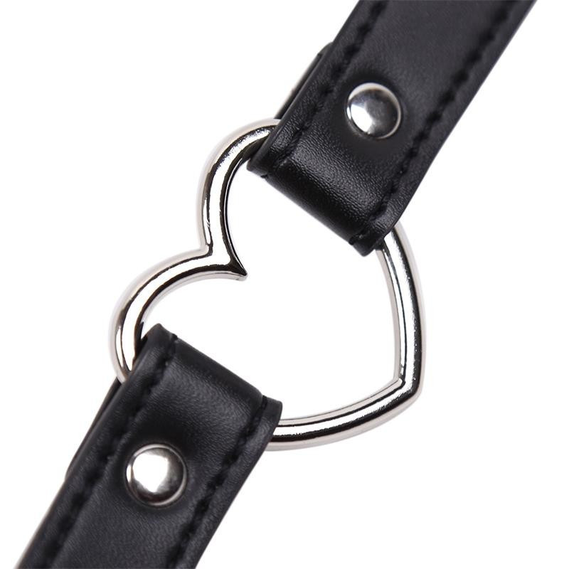 Gargantilla Choker Latetobed Negra Con corazón