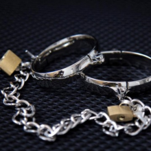 Esposas de Metal con Cadena y Candados